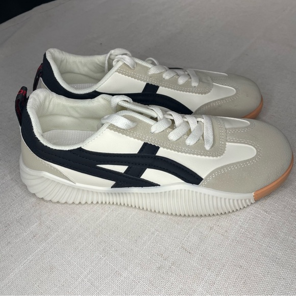 De Florence DF Cloudea Sneakers 1.0 in Black and White - Picture 4 of 14